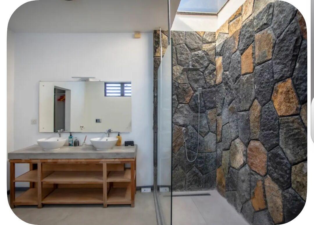 Villa 3 Chambres avec Piscine à Vendre à Grand Baie l’Île Maurice – Terrain d’environ 1 000 m²
