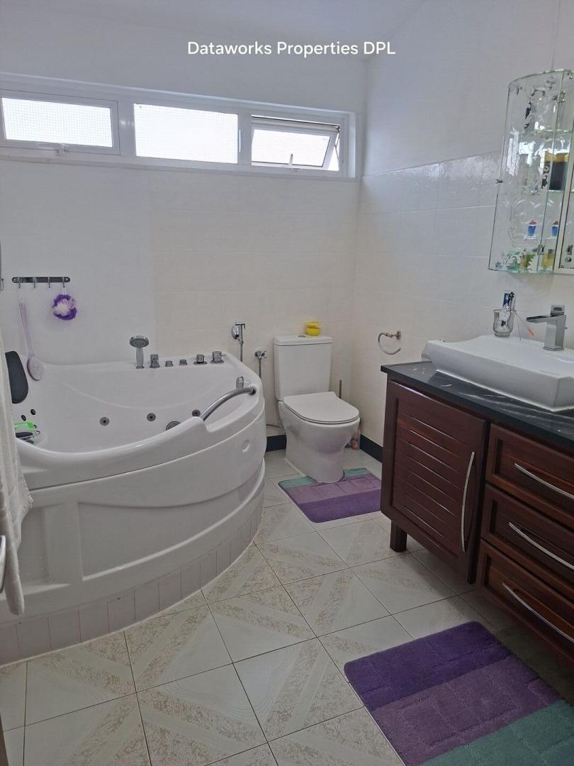 Villa à vendre à Flic en Flac – Grande villa familiale avec piscine, 4 chambres et garage 2 voitures