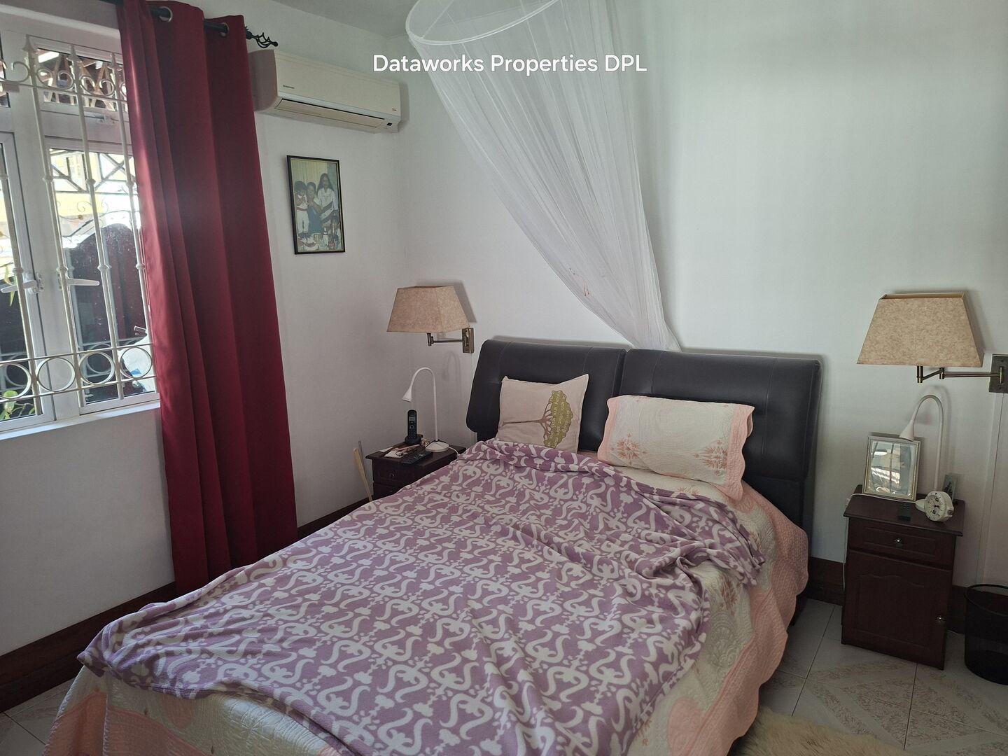 Villa à vendre à Flic en Flac – Grande villa familiale avec piscine, 4 chambres et garage 2 voitures