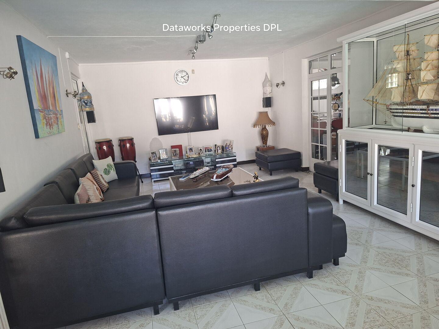 Villa à vendre à Flic en Flac – Grande villa familiale avec piscine, 4 chambres et garage 2 voitures