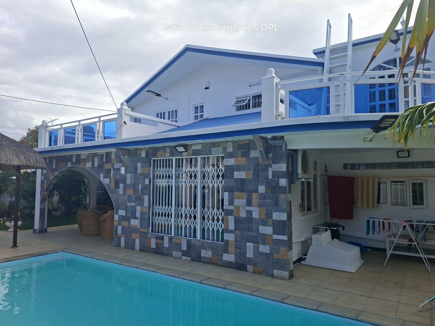 Villa à vendre à Flic en Flac – Grande villa familiale avec piscine, 4 chambres et garage 2 voitures