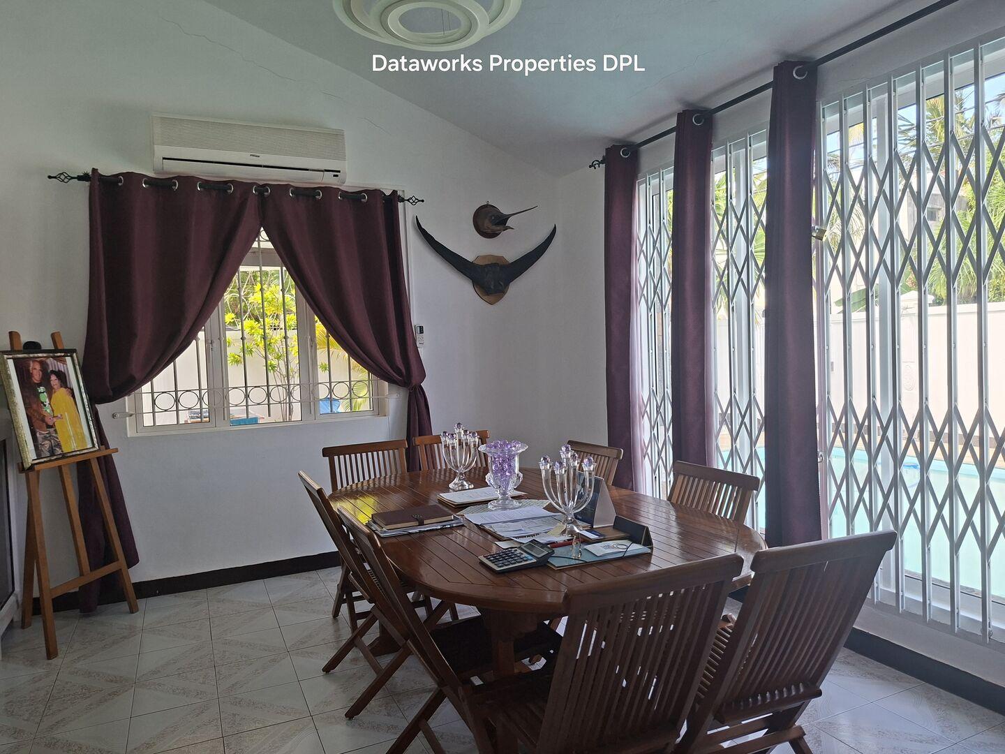 Villa à vendre à Flic en Flac – Grande villa familiale avec piscine, 4 chambres et garage 2 voitures