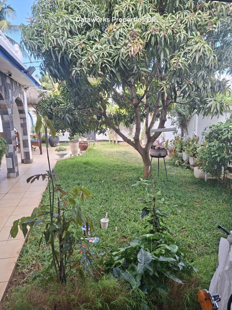 Villa à vendre à Flic en Flac – Grande villa familiale avec piscine, 4 chambres et garage 2 voitures