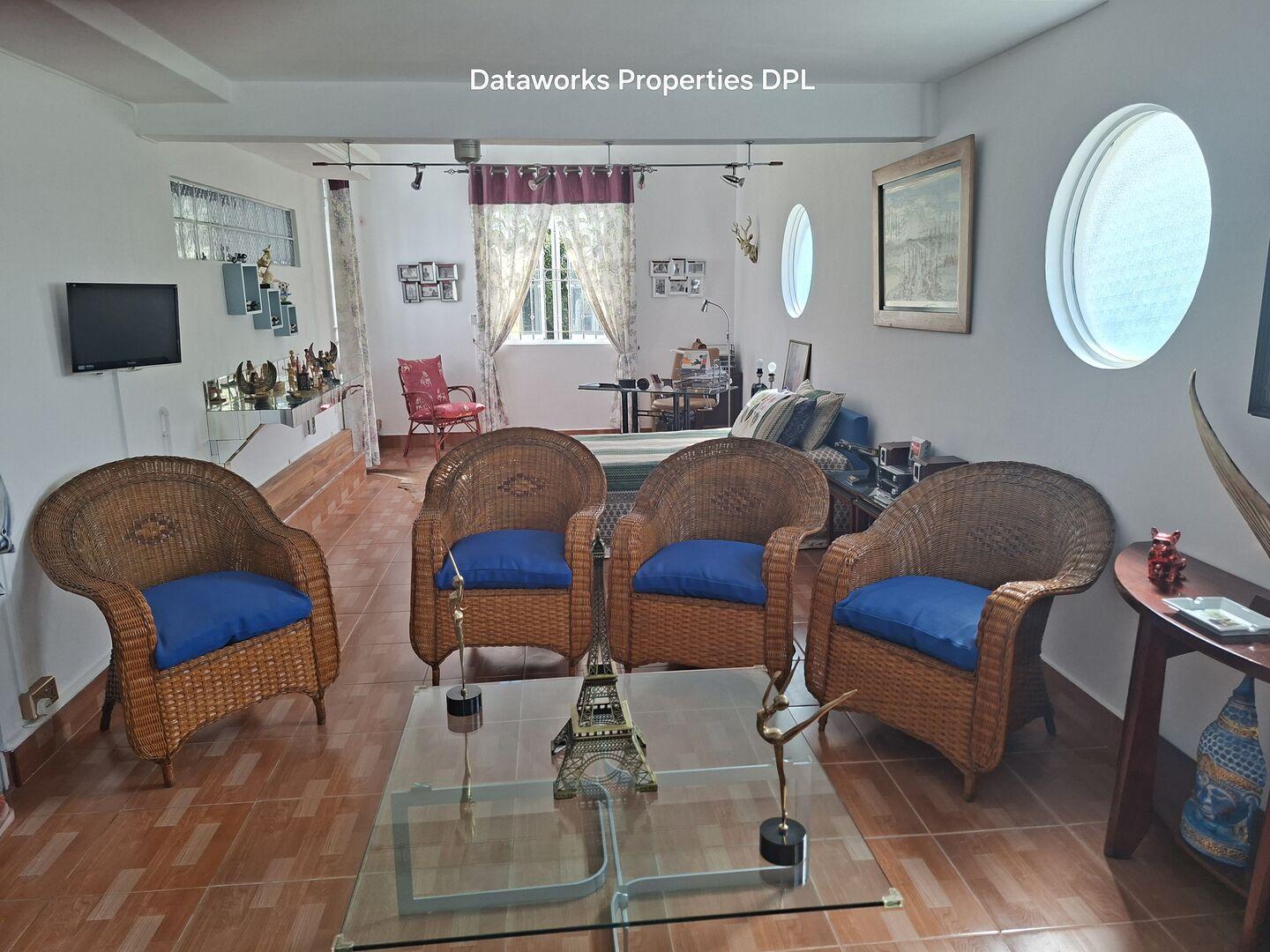 Villa à vendre à Flic en Flac – Grande villa familiale avec piscine, 4 chambres et garage 2 voitures