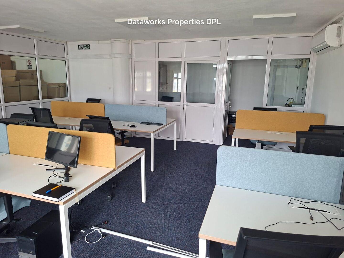 Bureau Entièrement Meublé à Louer à Quatre Bornes – Emplacement Privilégié à Proximité d’Orchard Centre