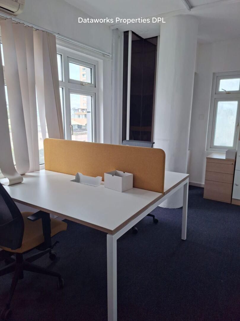 Bureau Entièrement Meublé à Louer à Quatre Bornes – Emplacement Privilégié à Proximité d’Orchard Centre