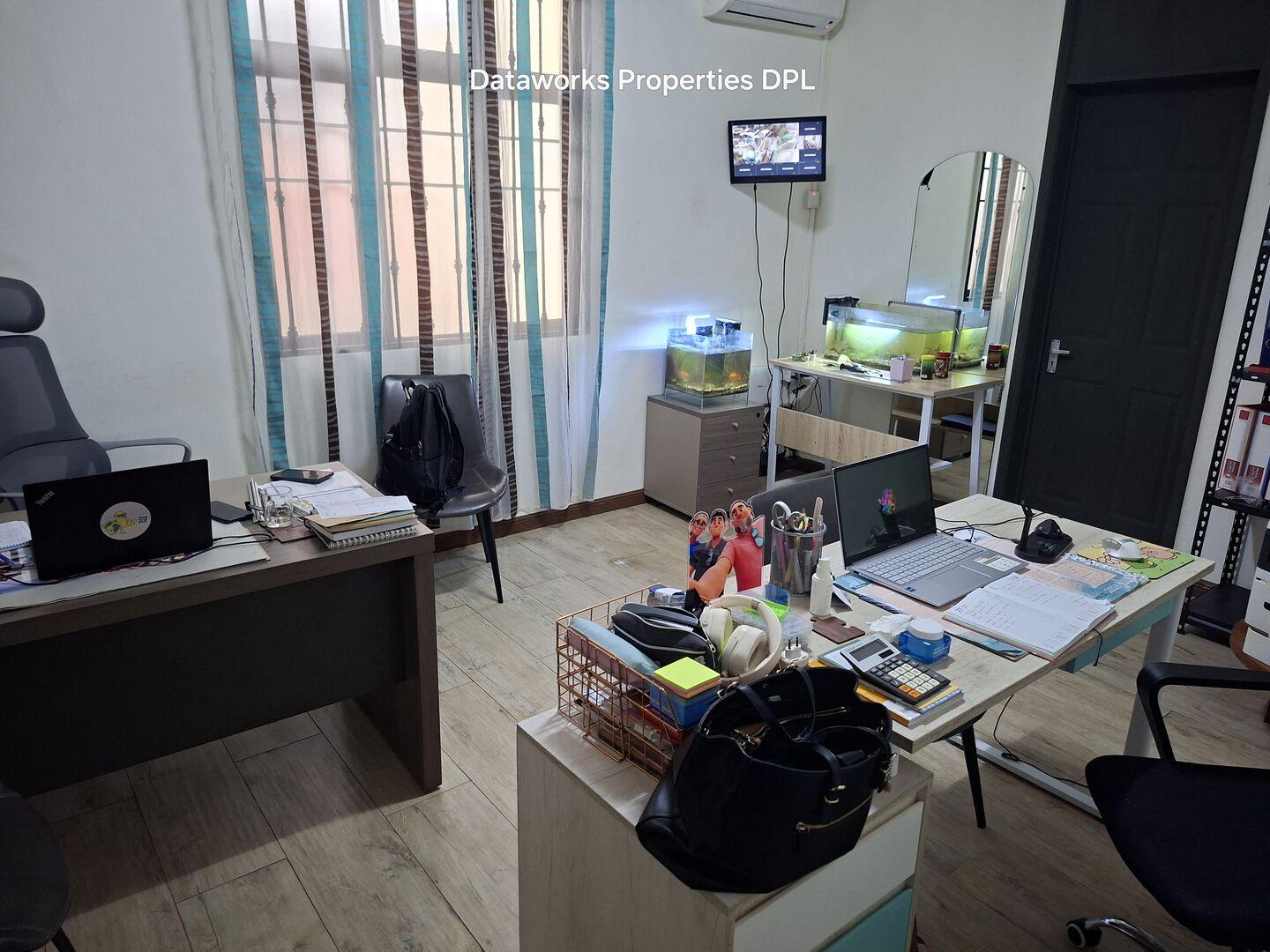 BUREAU À LOUER À LA LOUISE, QUATRE BORNES – ESPACE DE BUREAU PROFESSIONNEL DANS UN EMPLACEMENT PRIVILÉGIÉ