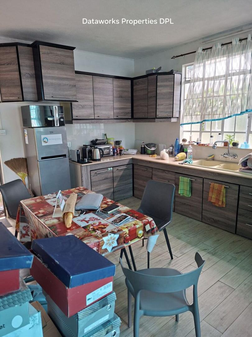 BUREAU À LOUER À LA LOUISE, QUATRE BORNES – ESPACE DE BUREAU PROFESSIONNEL DANS UN EMPLACEMENT PRIVILÉGIÉ