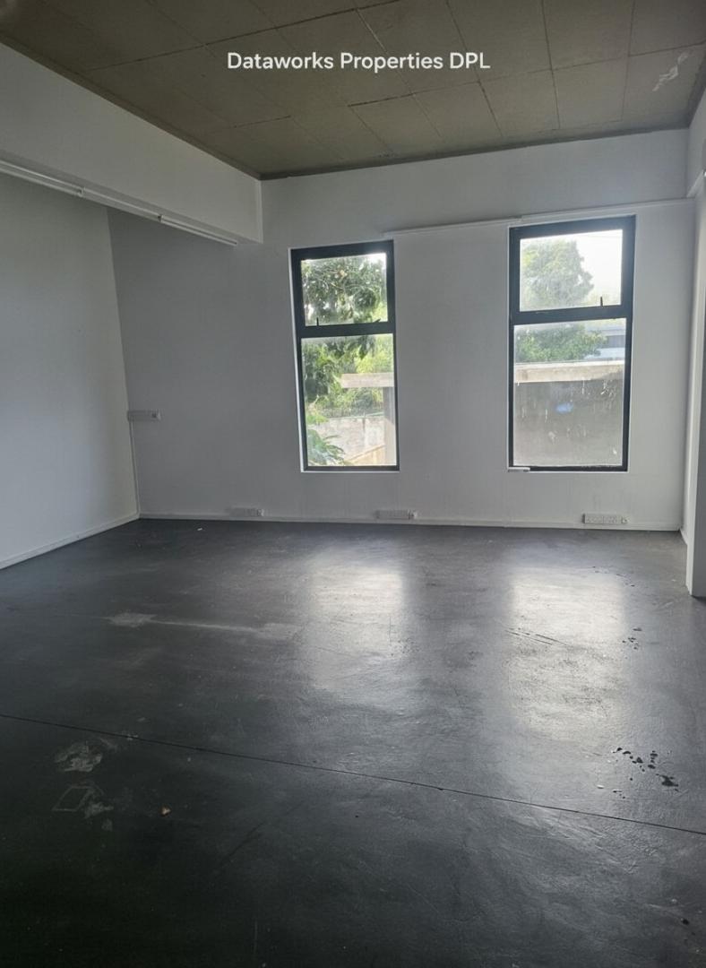 Bureau à Louer à The Junction, Calebasses – 34 m² | Emplacement de Choix Près de l'Autoroute