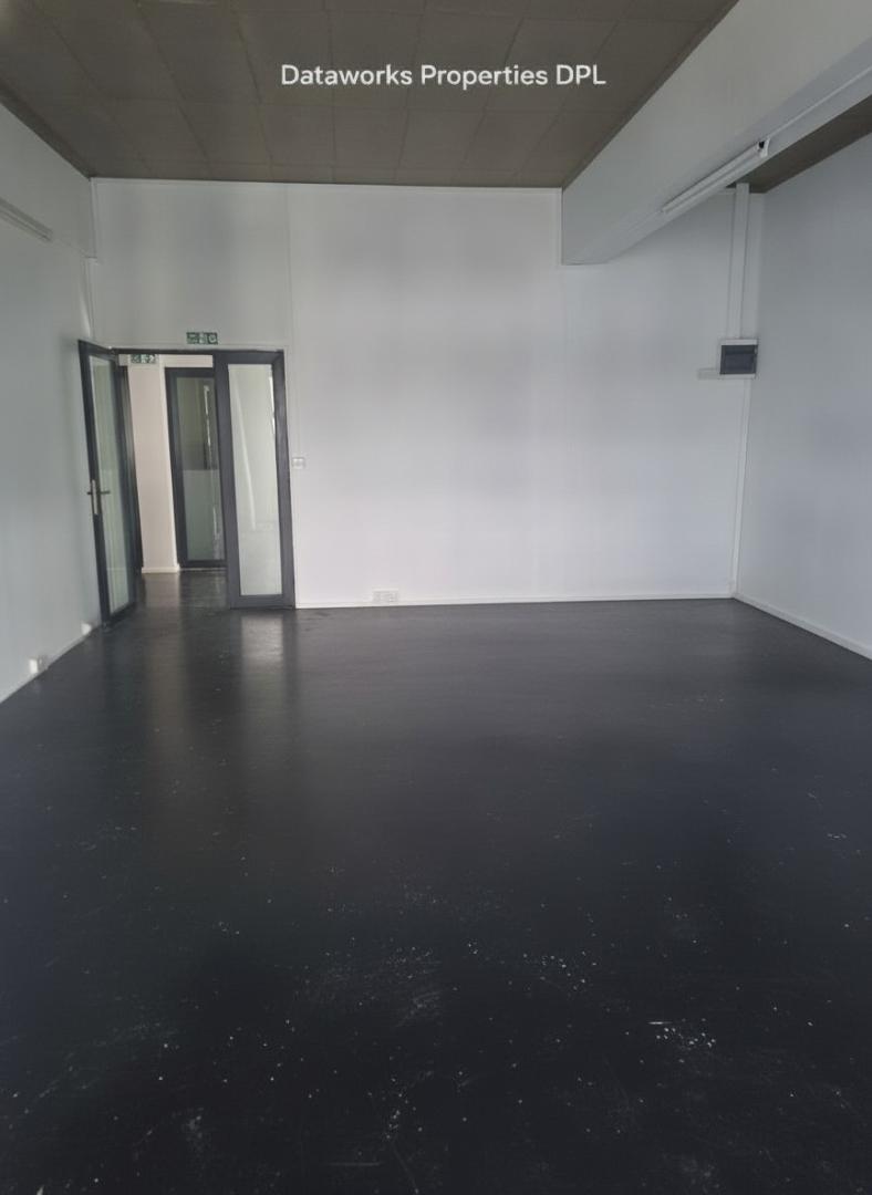 Bureau à Louer à The Junction, Calebasses – 34 m² | Emplacement de Choix Près de l'Autoroute