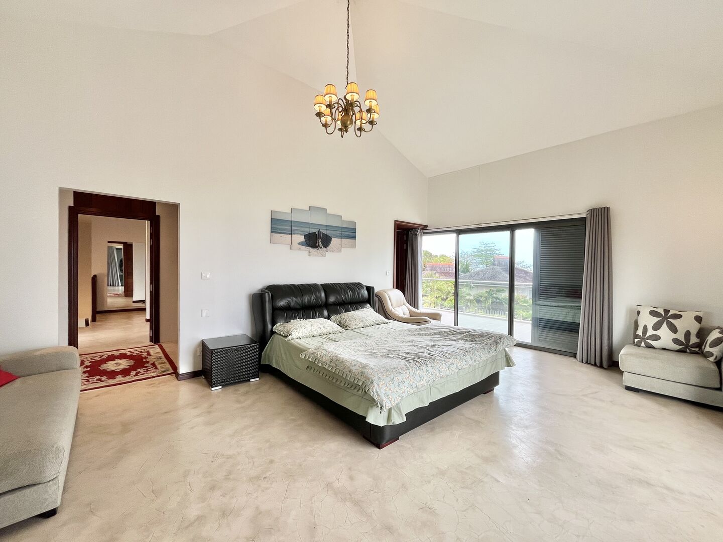 4 Bedroom Other's Image 4