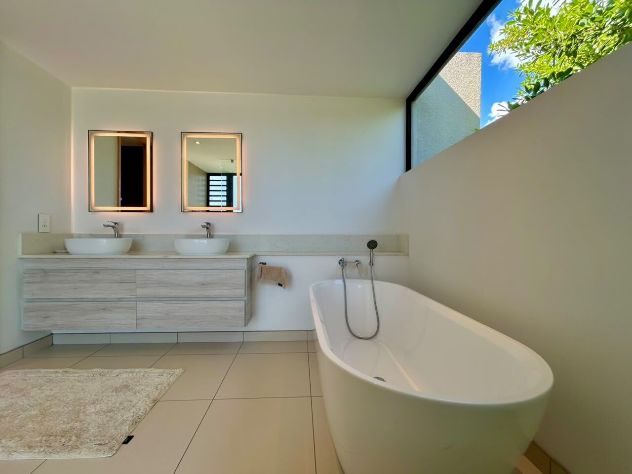 4 Bedroom Other's Image 7