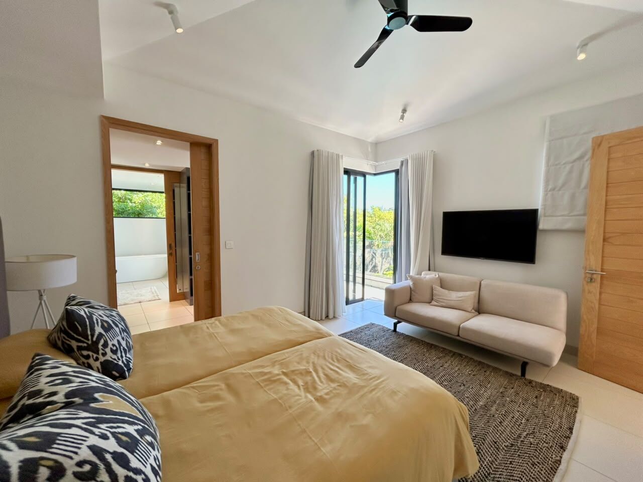 4 Bedroom Other's Image 8