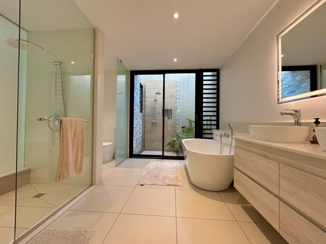 4 Bedroom Other's Image 11