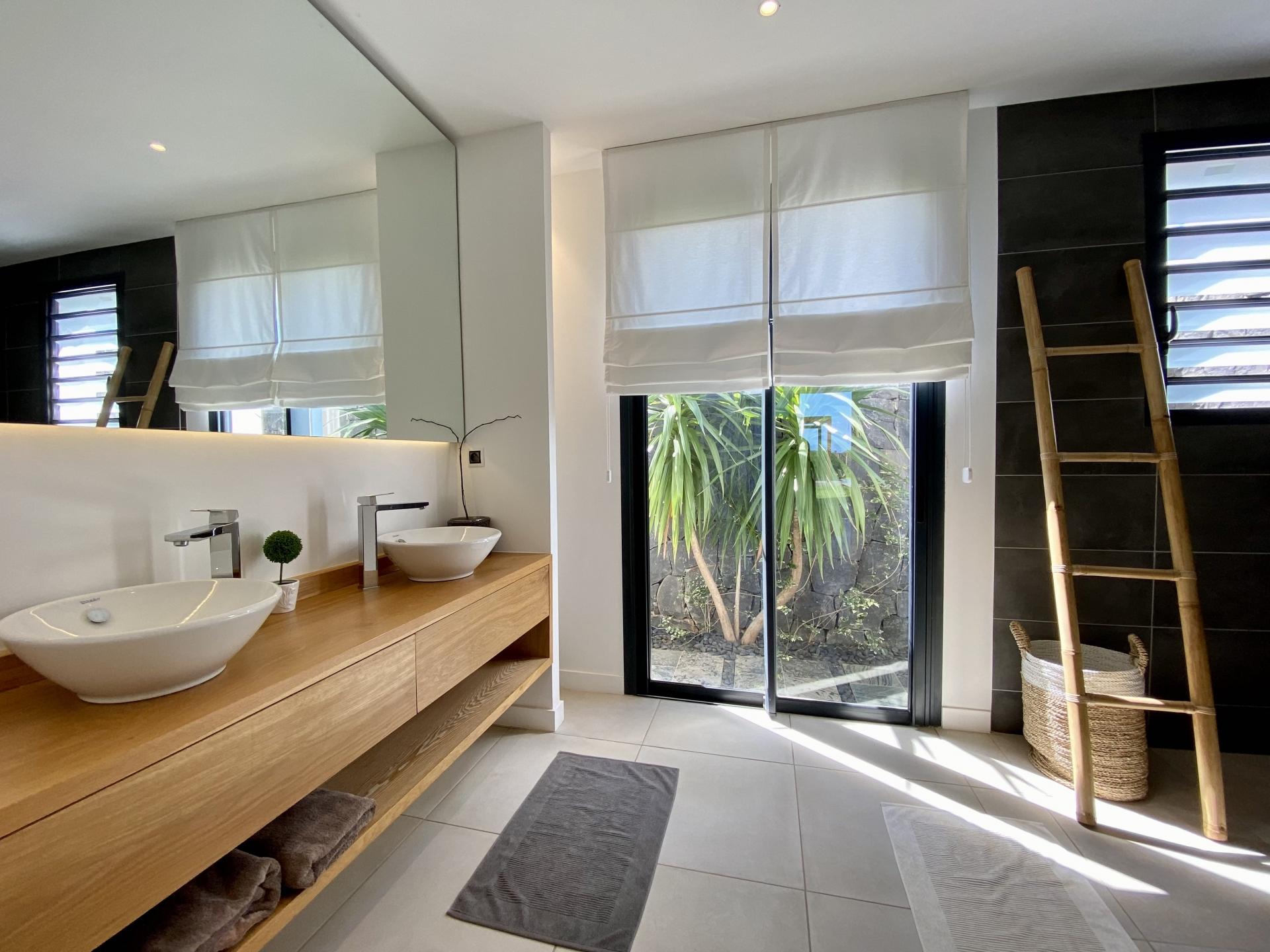 4 Bedroom Other's Image 4
