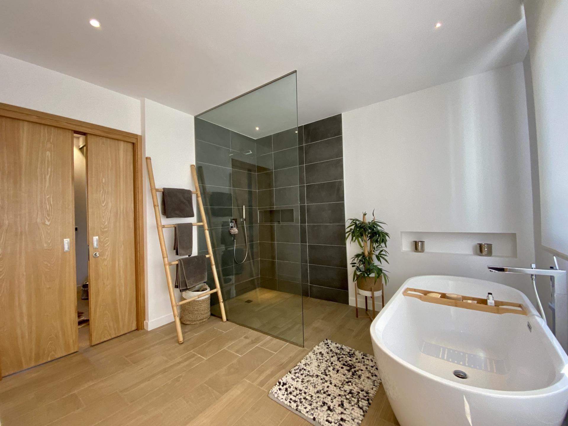 4 Bedroom Other's Image 6