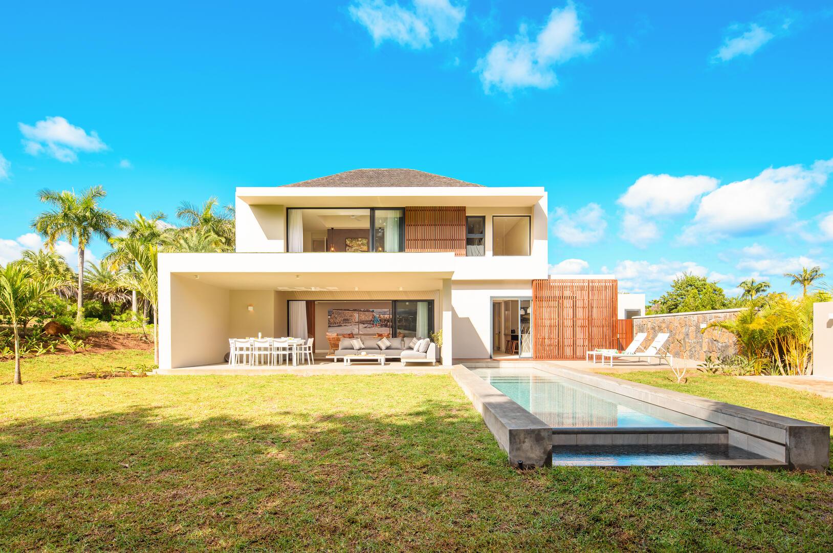 Contemporary fully furnished golf villa for sale in the heart of Heritage Villas Valriche