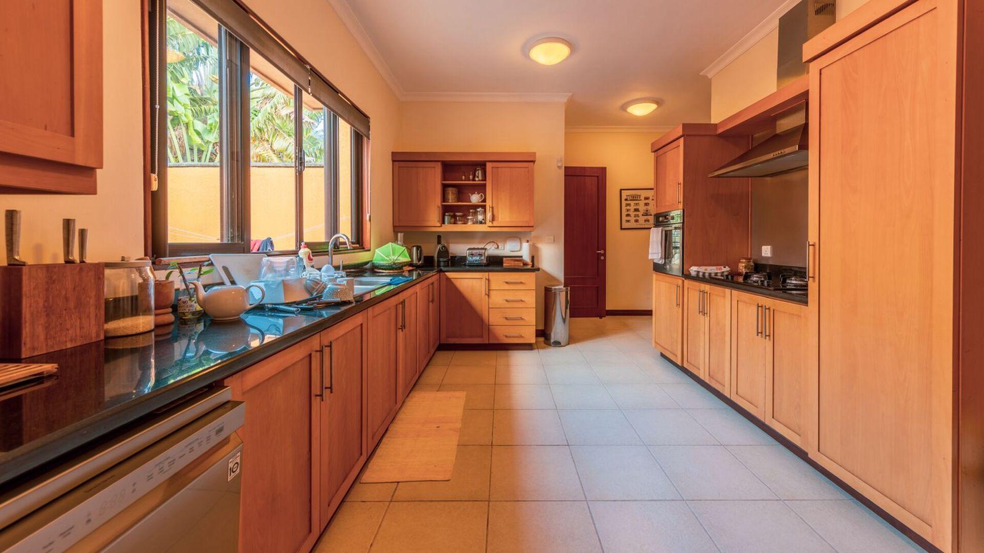 4 Bedroom Other's Image 8