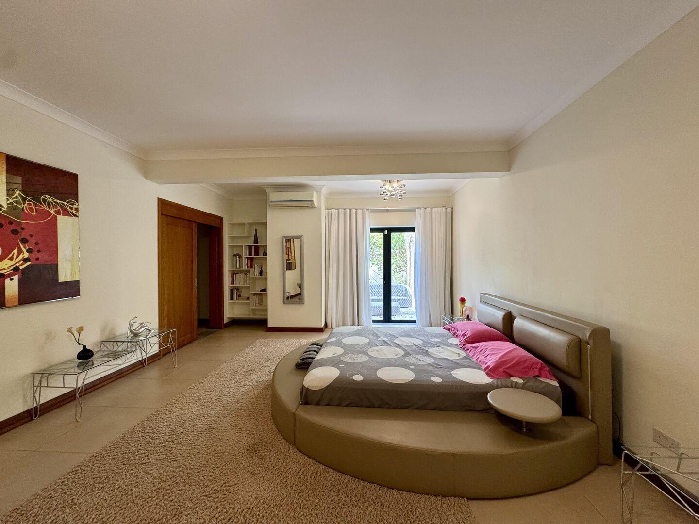 8 Bedroom Other's Image 5