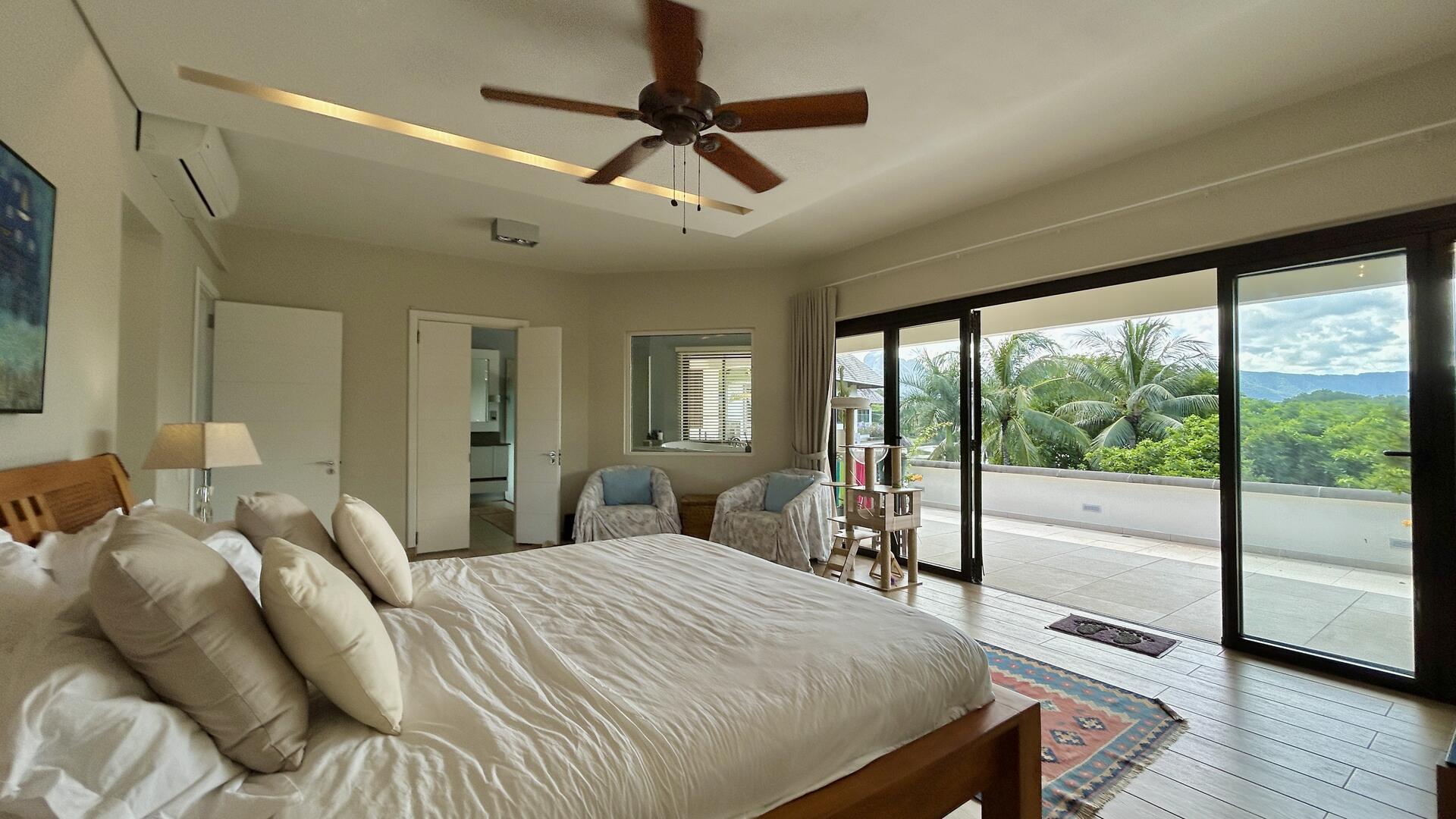 4 Bedroom Other's Image 8