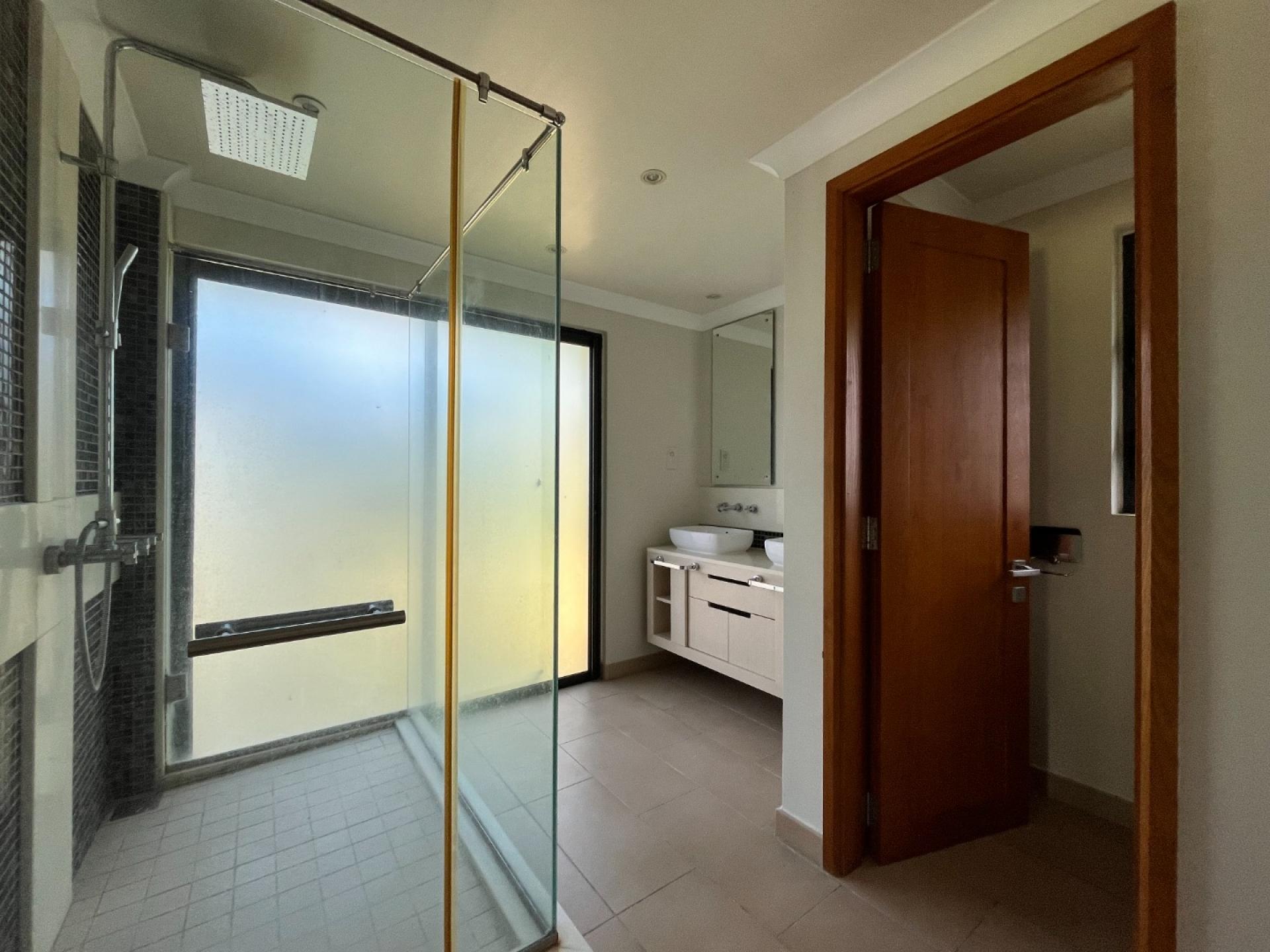 4 Bedroom Other's Image 5
