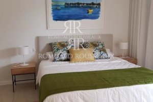Beautiful apartment with feet in the water