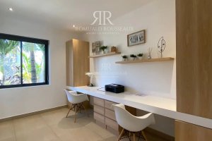 Magnificent 5-Bedroom Villa, 400 m² – Grand Baie.