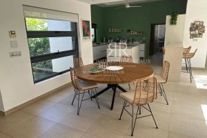 Magnificent 5-Bedroom Villa, 400 m² – Grand Baie.