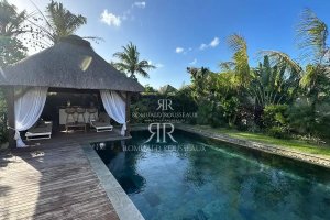 Magnificent 5-Bedroom Villa, 400 m² – Grand Baie.