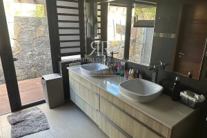 Magnificent 5-Bedroom Villa, 400 m² – Grand Baie.