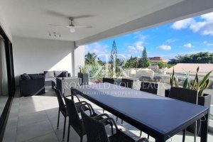 Élégant appartement de 195 m² avec, 3 chambres, piscine commune, proximité écoles, commerces, mer. – Tamarin