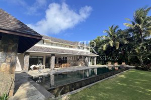 Villa sur un golf 6 chambres, 595 m2, avec piscine privée – Beau Champ