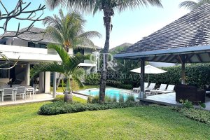 Villa garden