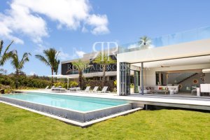 Villa Architecturale avec Vue Panoramique et Intimité Totale – Beau Champ
