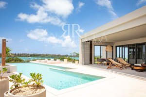 Villa Tropicale Élevée avec Vue sur le Lagon et l’Île aux Cerfs – Beau Champ