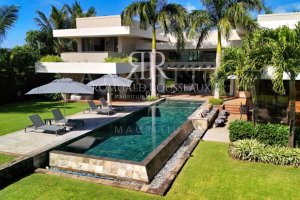 Villa Élégante avec Cave à Vin, Piscine et Jardin Fruité – Beau Champ