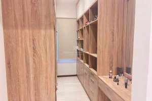 walk in wardrobe