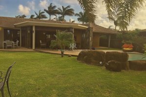 View of house and pool 942KB