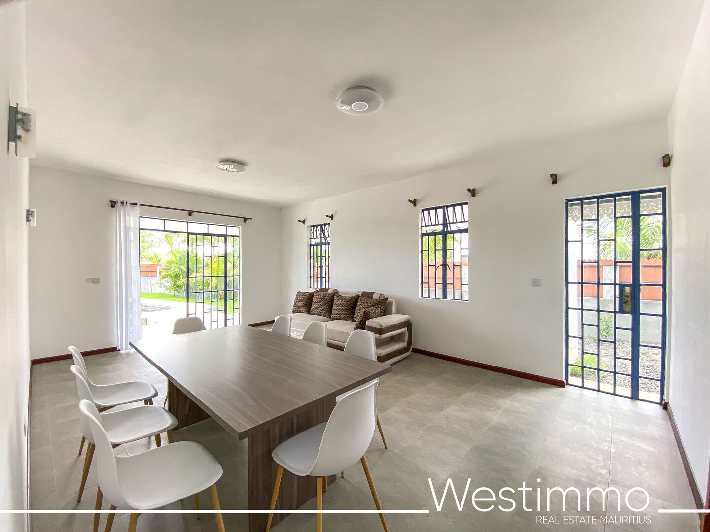 pereyberevillaaloueravecpiscineetjardin11