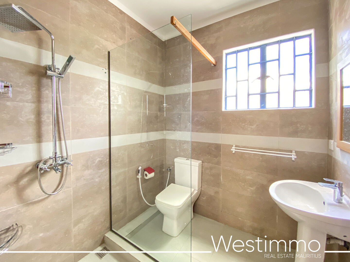 pereyberevillaaloueravecpiscineetjardin9