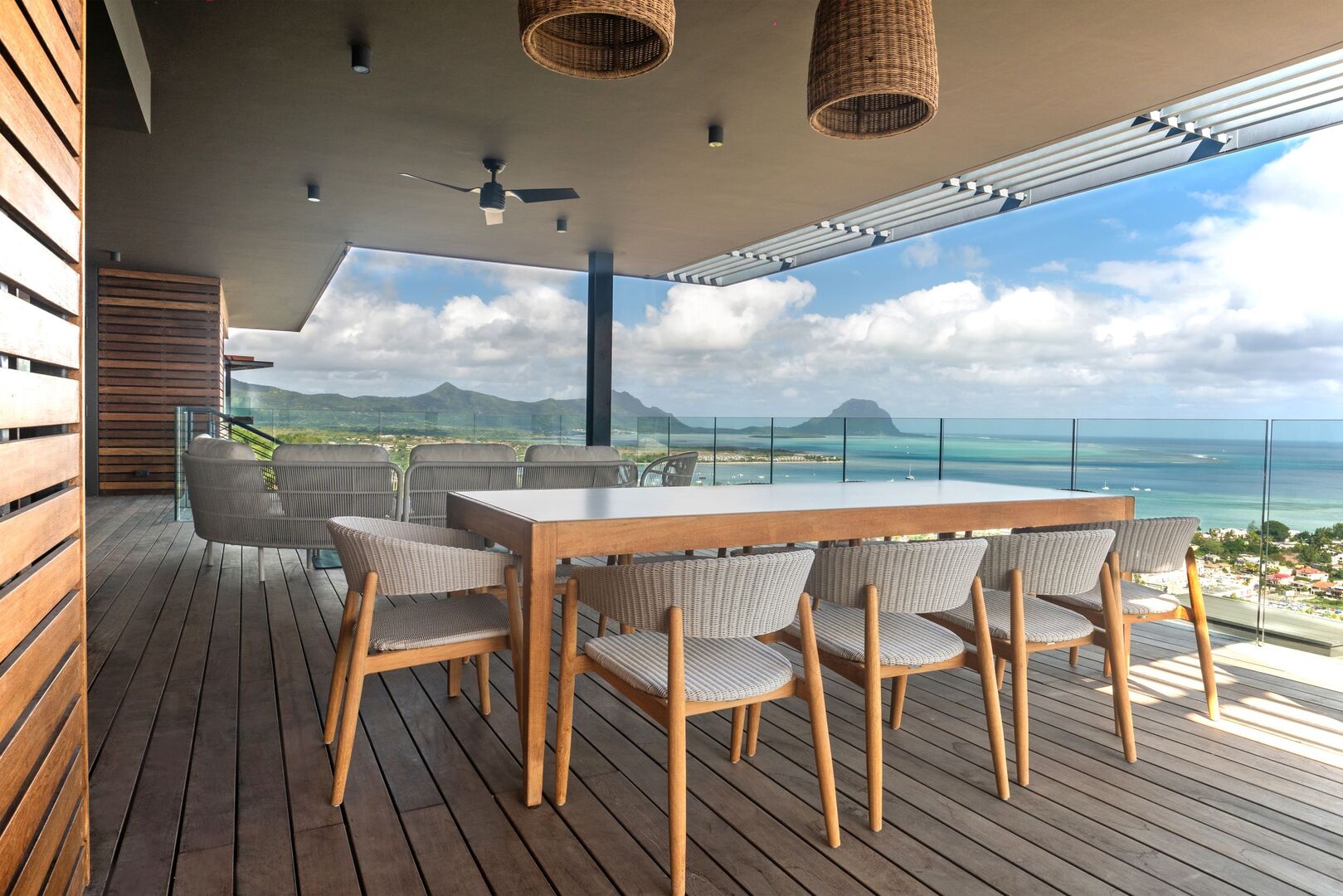 tableamangerexterioroutdoordining