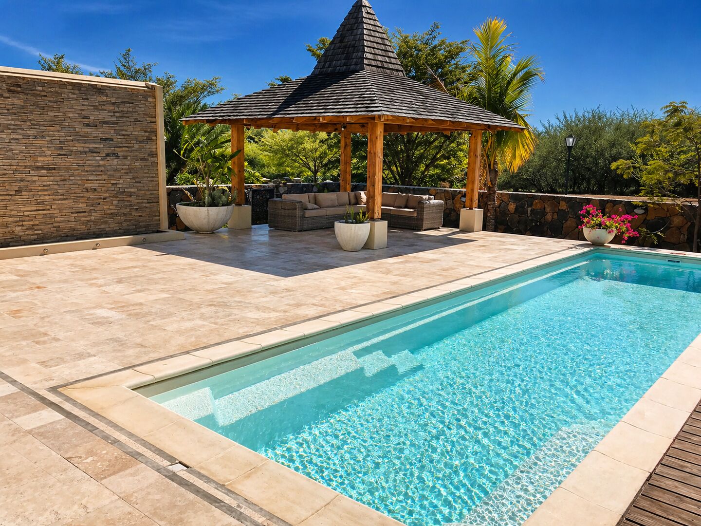 westimmovillaforrentwithpoolclosebeach 14