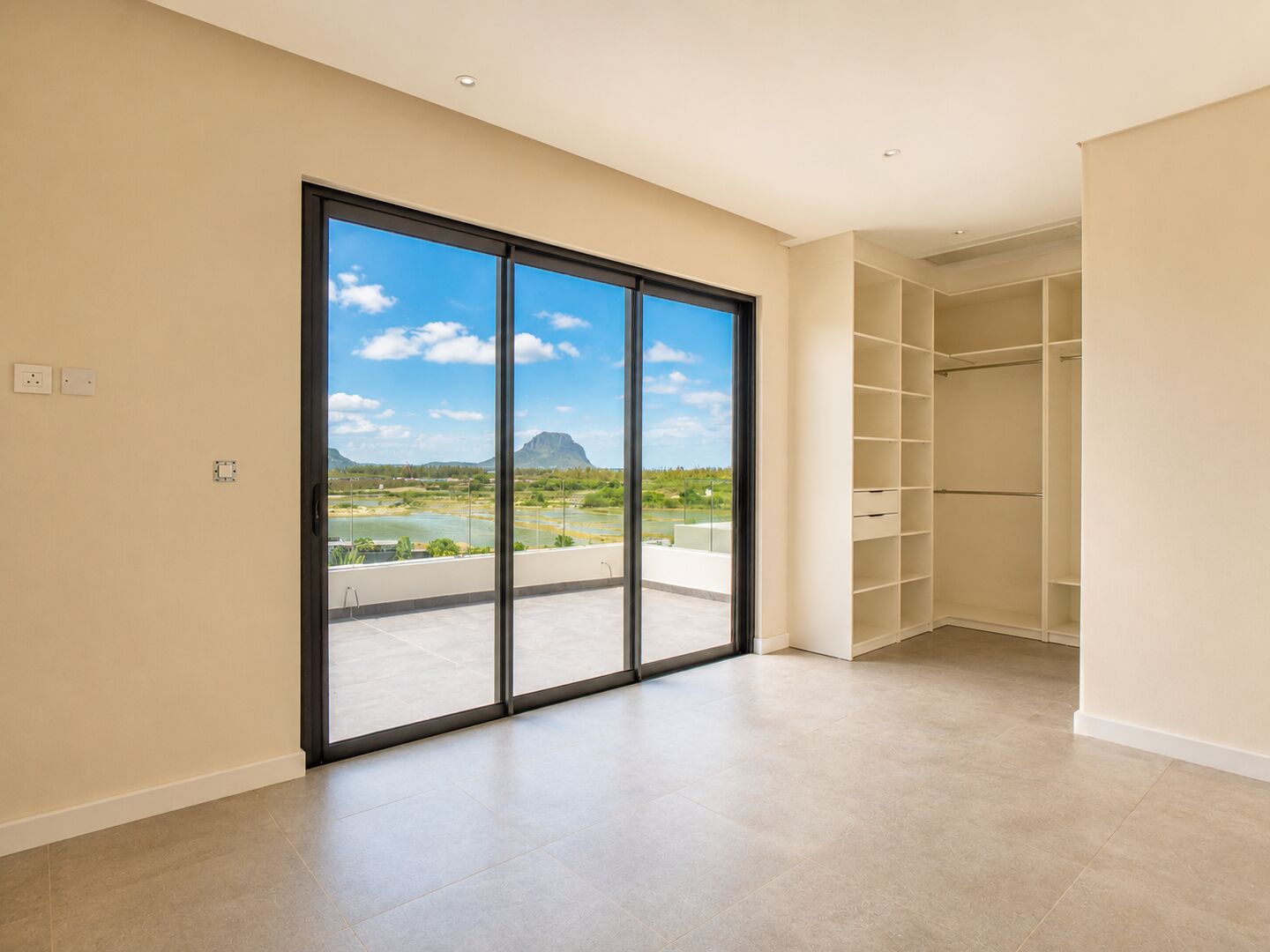 A vendre penthouse front de mer dans une residence