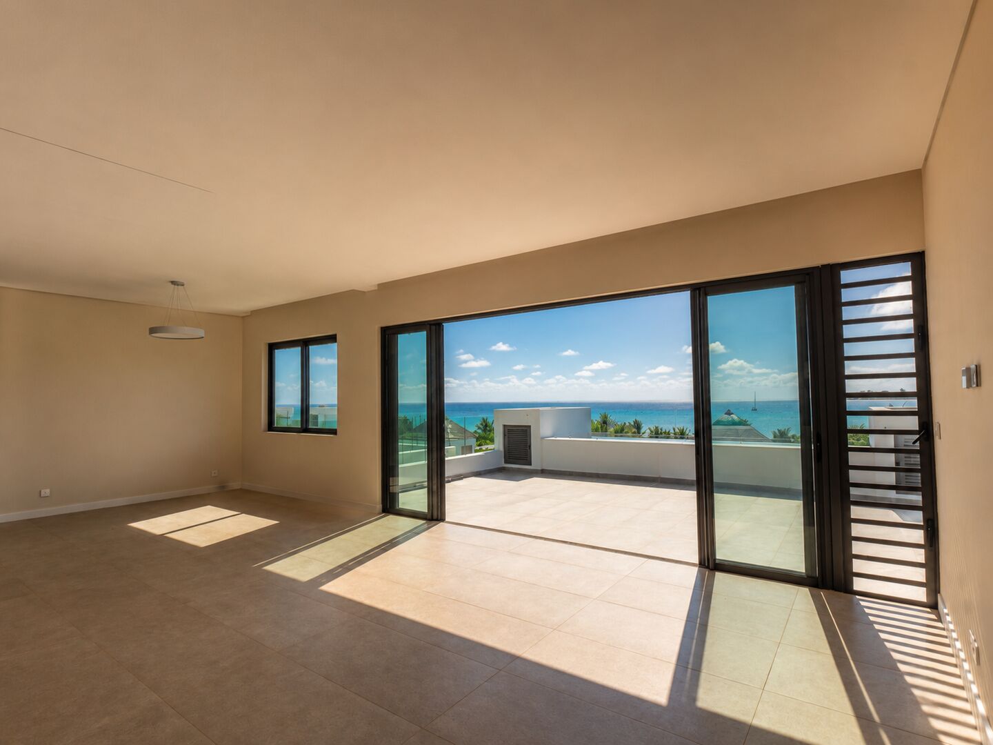 A vendre penthouse front de mer dans une residence
