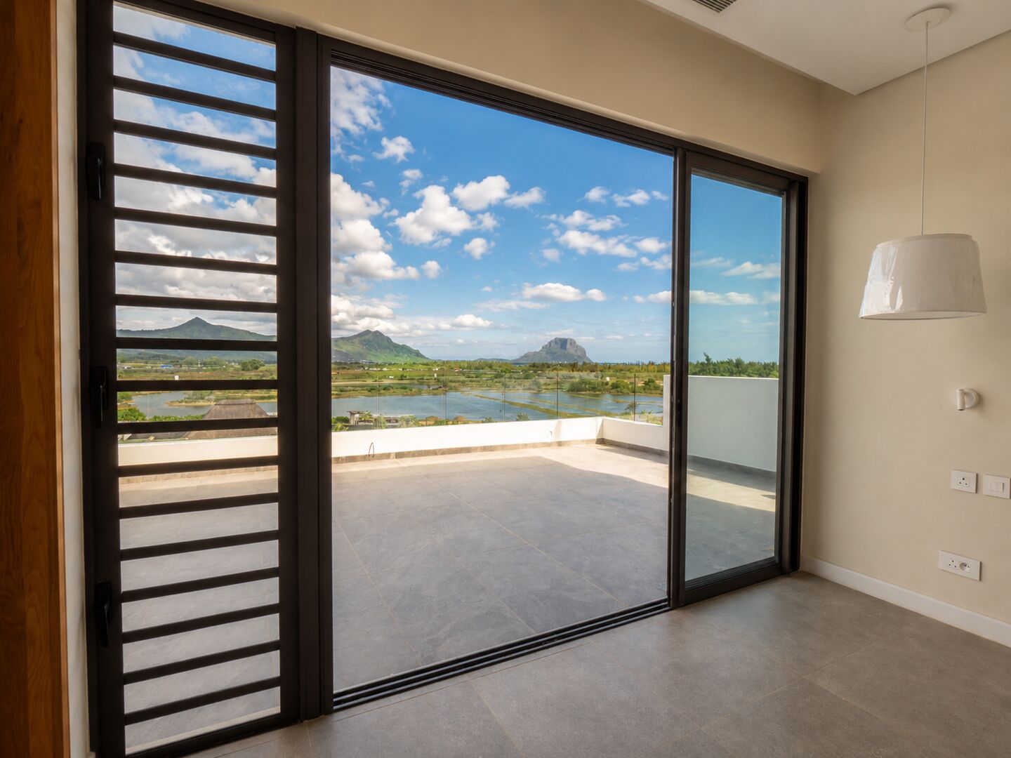 A vendre penthouse front de mer dans une residence