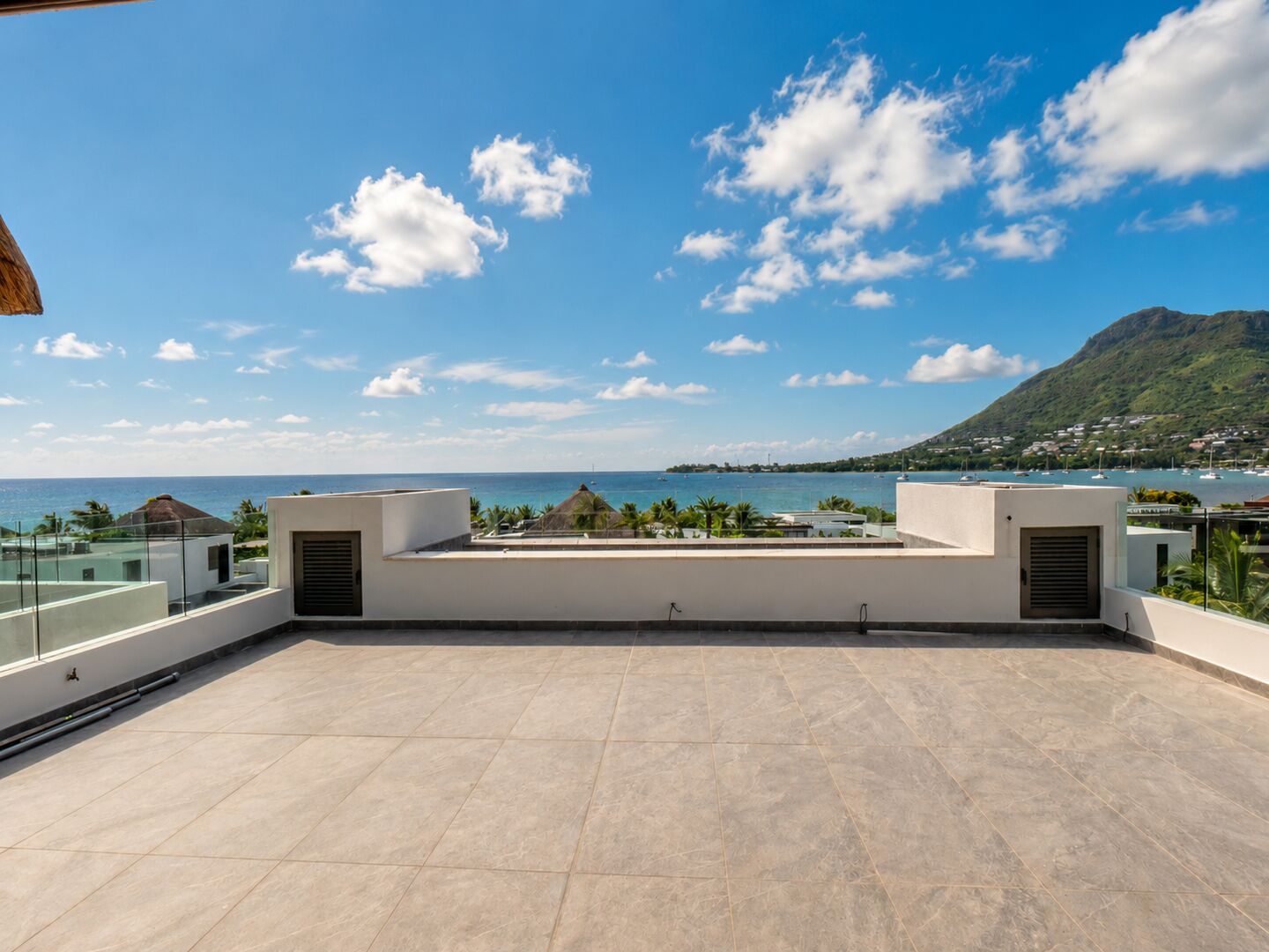 A vendre penthouse front de mer dans une residence
