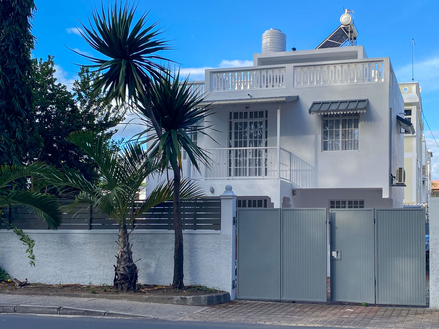 Maison a louer flic en flac18