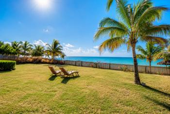 Villa rénovée en bord de mer à Rivière Noire avec accès plage