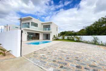 Grand baie - A vendre Villa neuve moderne de 3 chambres en suite