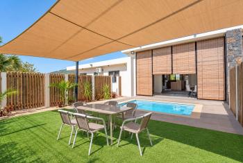 Villa neuve à louer avec piscine privée et panneaux solaires